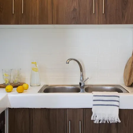 Paros King מלון דירות 3*